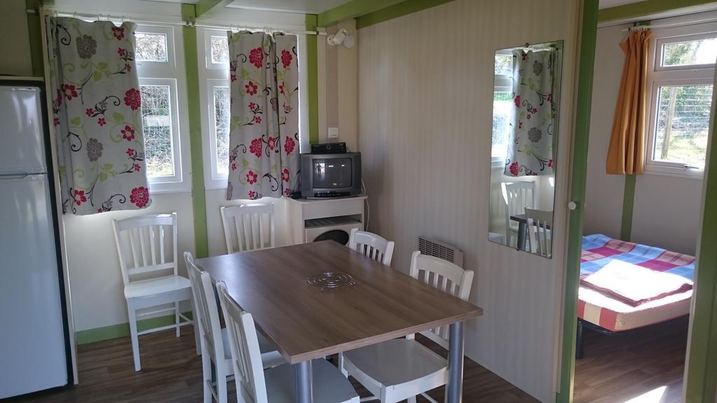 Camping Des Rulieres Hotell Saint-Valérien Exteriör bild