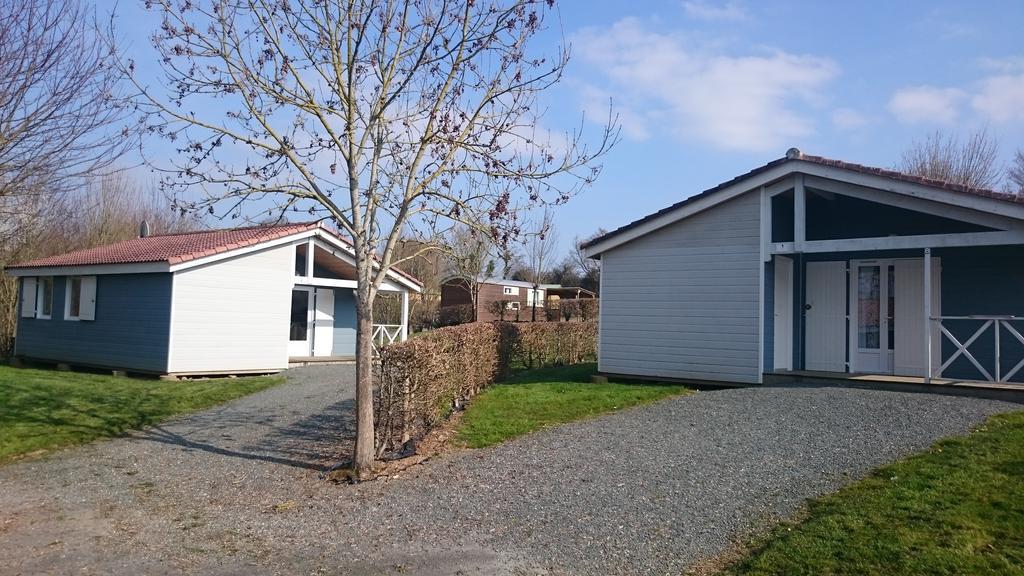 Camping Des Rulieres Hotell Saint-Valérien Exteriör bild