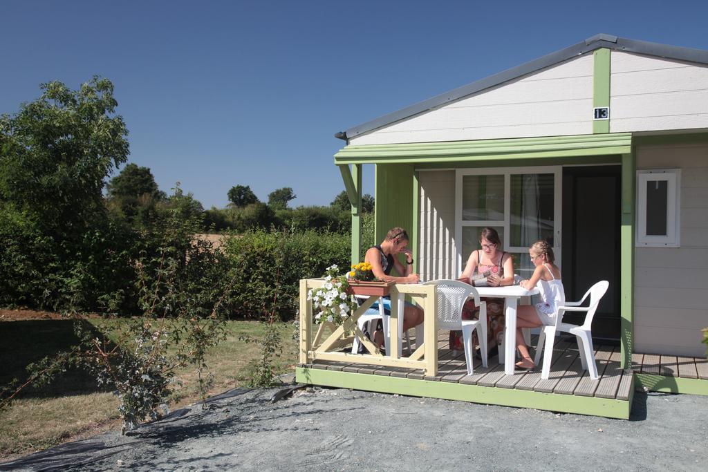 Camping Des Rulieres Hotell Saint-Valérien Exteriör bild