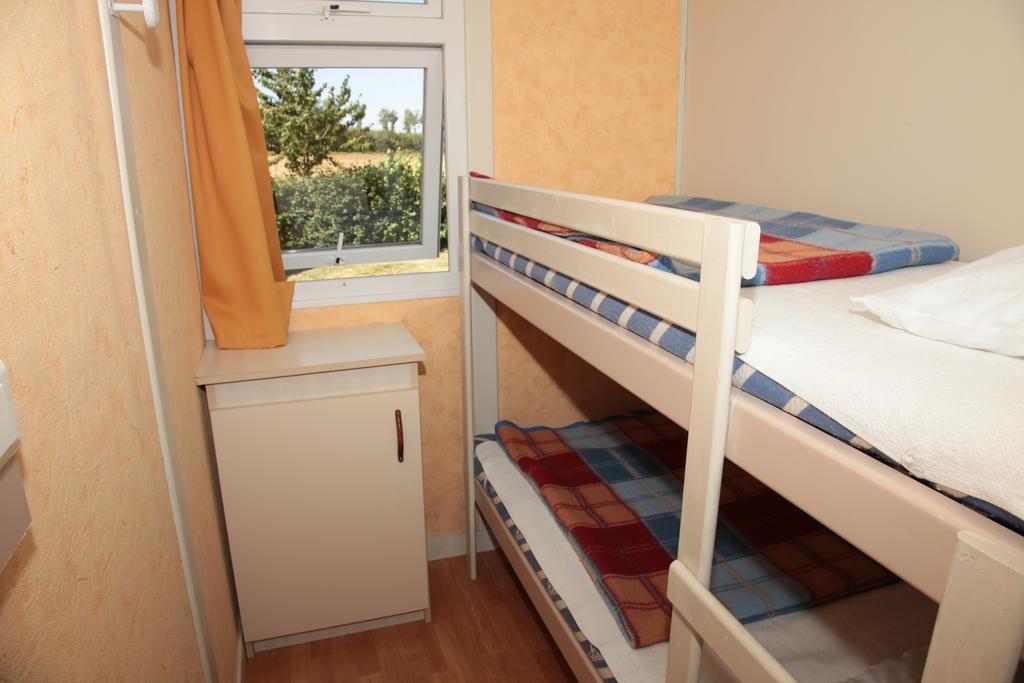Camping Des Rulieres Hotell Saint-Valérien Exteriör bild